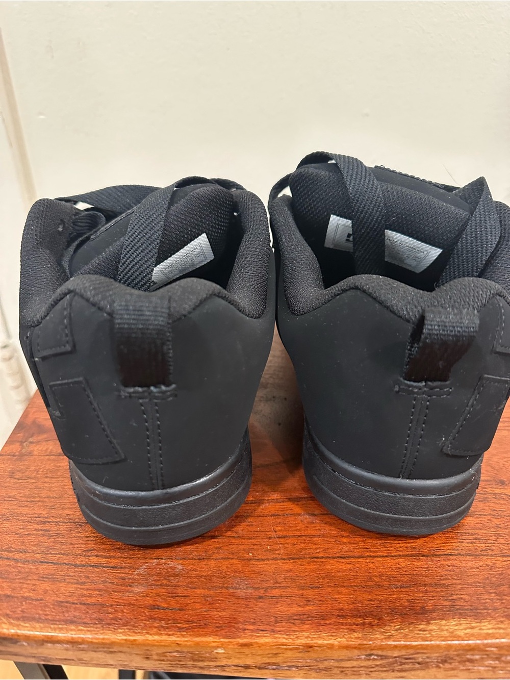 DC Men’s Black Skate Sneaker Sole - DC Logo Tread - Picture 5 of 6